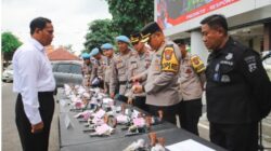 Kapolres Jombang Periksa Senpi Dan Tes Urine Anggotanya Sebagai Bentu Pengawasan