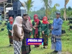 Aksi Tanam Pohon Dalam Rangka HPN PWI Bersama DLH Dan CJI Jombang