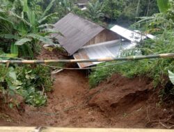 Satu Rumah Rusak Berat Di Jombang Akibat Longsor