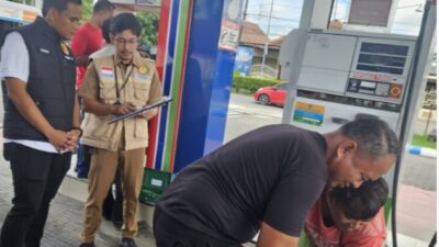 Tim Satgas BBM Polres Jombang Periksa Ketersediaan dan Kualitas BBM di SPBU 54.614.14