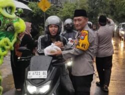 Polsek Jombang Kota Bagikan Takjil dan Santunan Anak Yatim