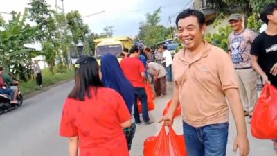 UD Saputra Jaya Bagikan 800 Bungkus Takjil kepada Pengendara dan Masyarakat
