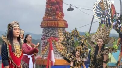 Desa Galengdowo Jombang Angkat Potensi Salak Lewat Kirab Budaya