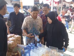 Tinjau UMKM Desa Japanan  Mojowarno Jombang, Risma: “Kalau Bisa Jadi Juragan, Kenapa Harus Jadi Pegawai?”